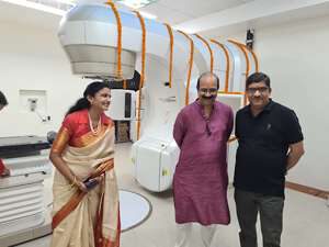 रेडियोथेरेपी के लिए विश्व की अत्याधुनिक मशीन  Vital Beam Version – 3 अब पटना के सवेरा हॉस्पिटल में इस वर्जन की भारत मे यह पहली मशीन कैंसर के मरीजों के इलाज हेतु शुरुआत की जा चुकी है