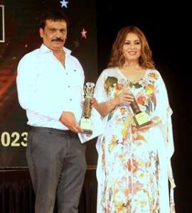 धर्मा रामानी (द्वारका वाटर पार्क के मालिक) को महिमा चौधरी के हाथों फेस ऑफ इंडिया अचीवर्स अवार्ड देकर सन्मानित किया ।